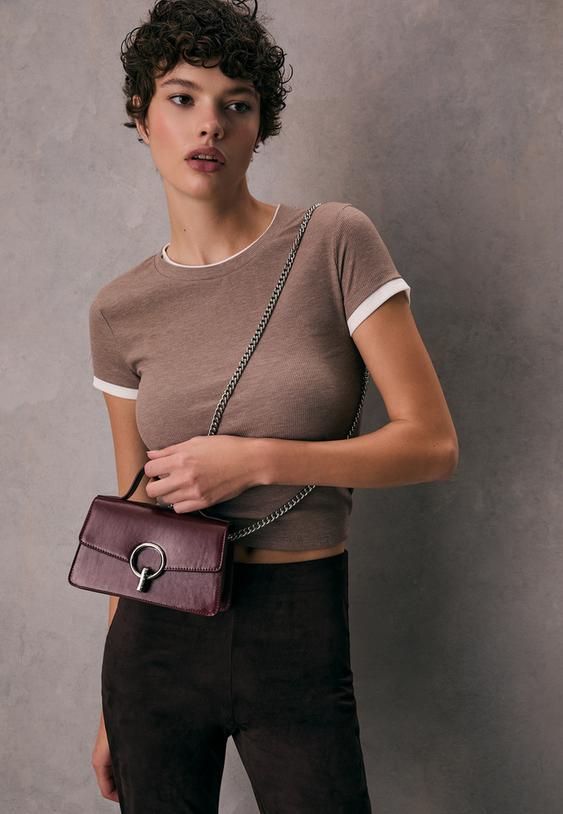 Torbica Z Ramenskim Pasom In Okroglo Zaponko