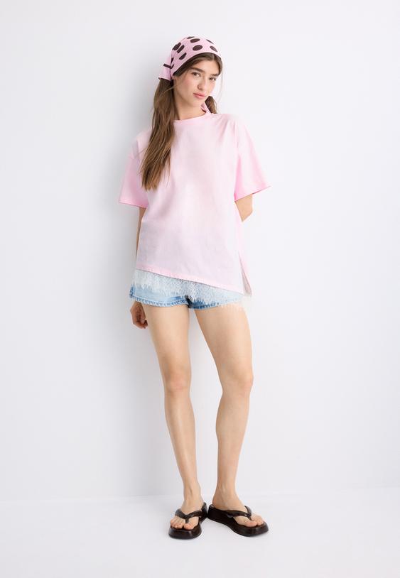 camiseta manga corta bajo puntilla