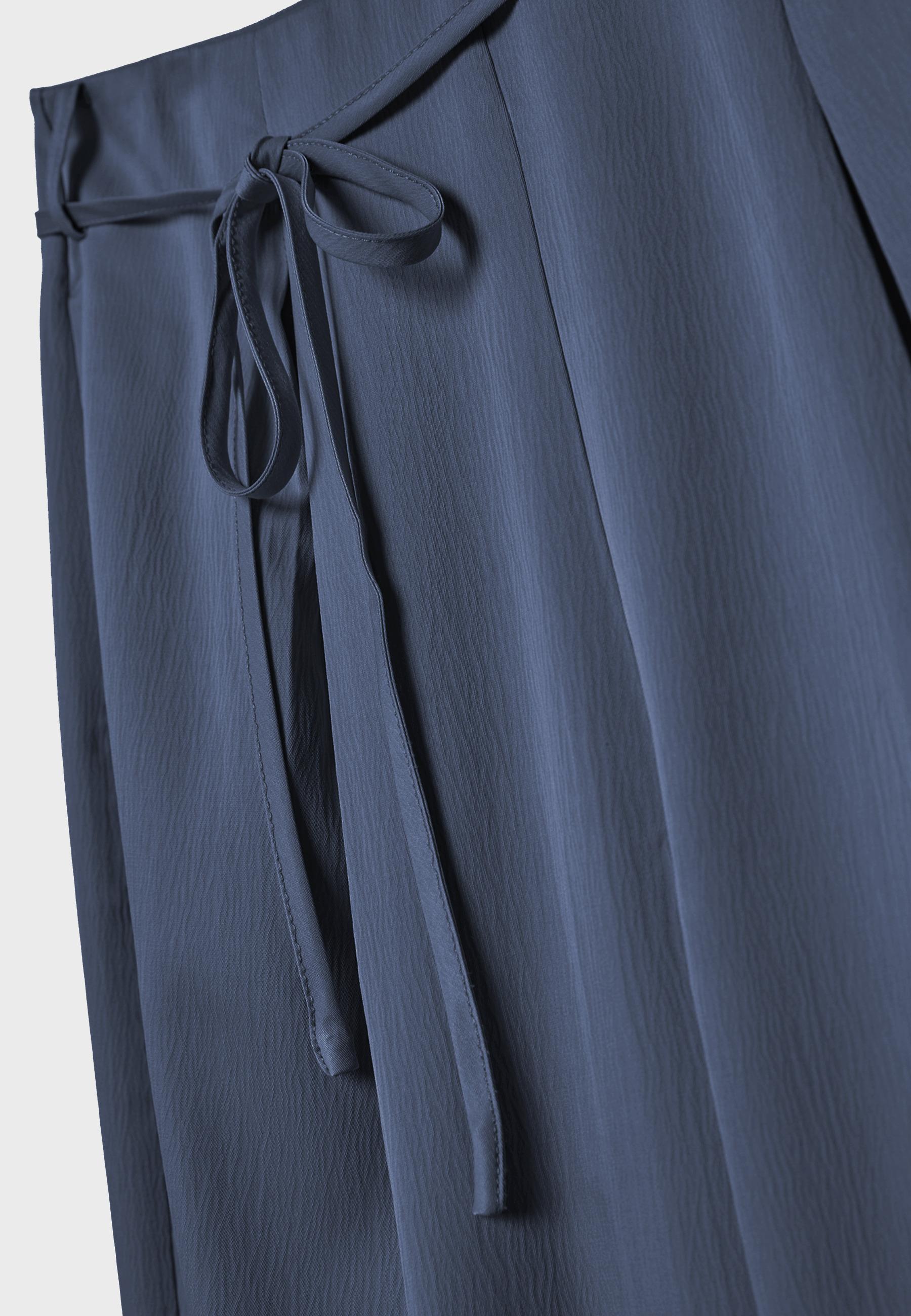 Flowing creased-effect trousers with tie — Navy blue