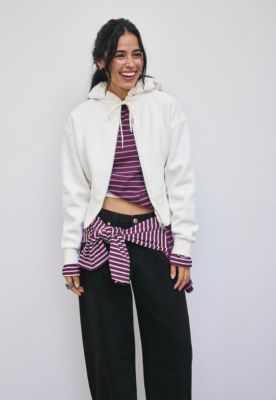 sweatshirt com capuz e fecho de correr