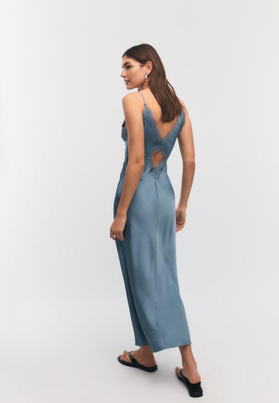 vestido midi satinado blonda