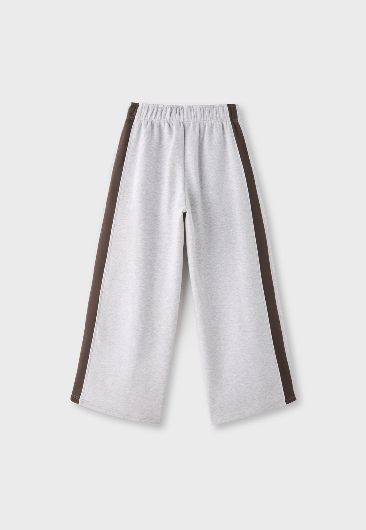 Plush side-stripe joggers — Brown