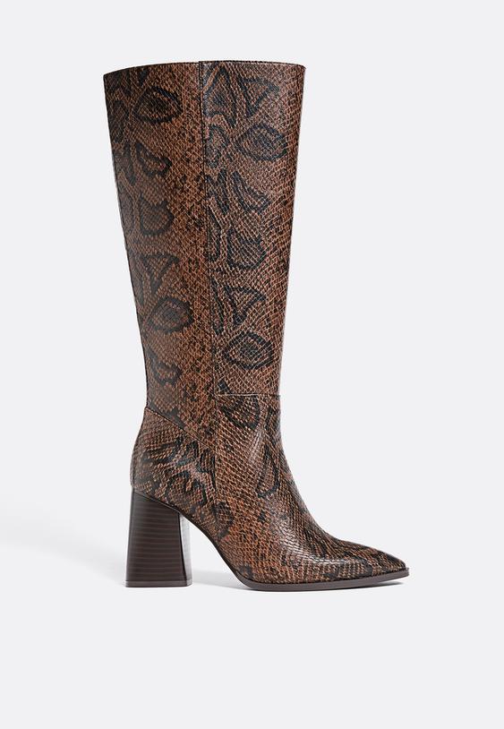 hohe-stiefel-mit-animalprintabsatz