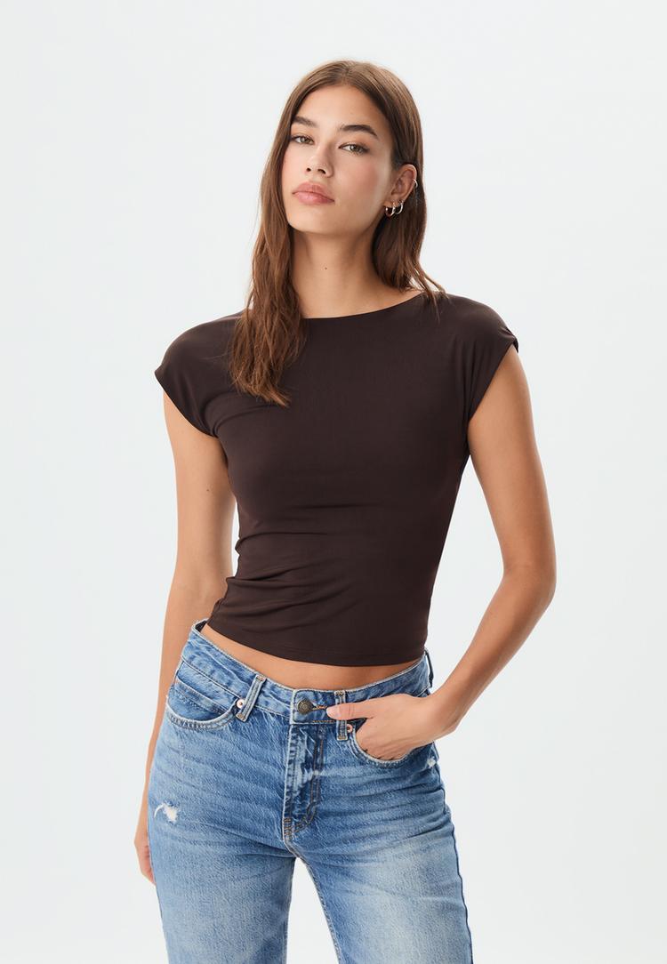 ruckenfreies-shirt