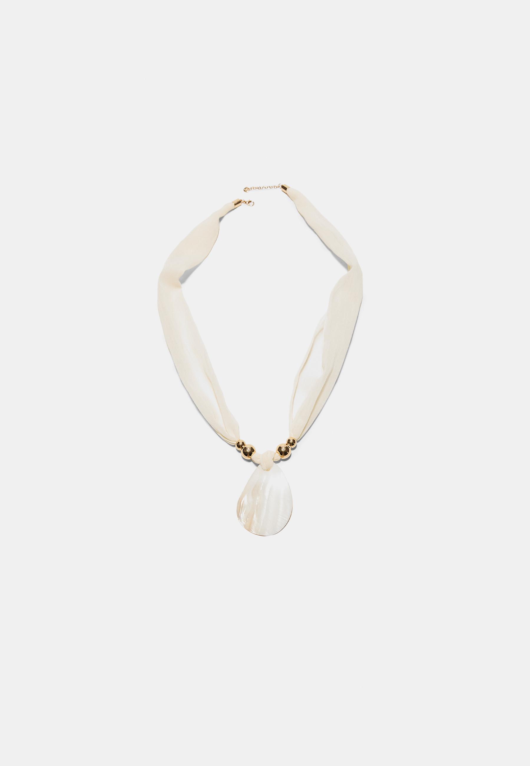 Mother-of-pearl-effect woven necklace — Ecru