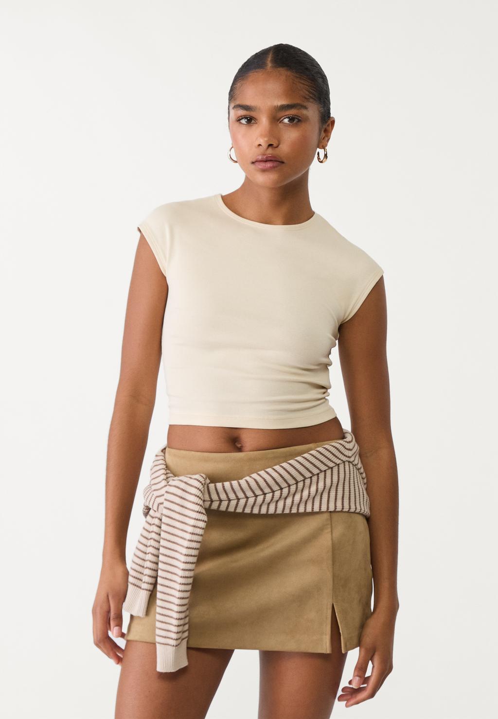 Nauwsluitende basic crop top