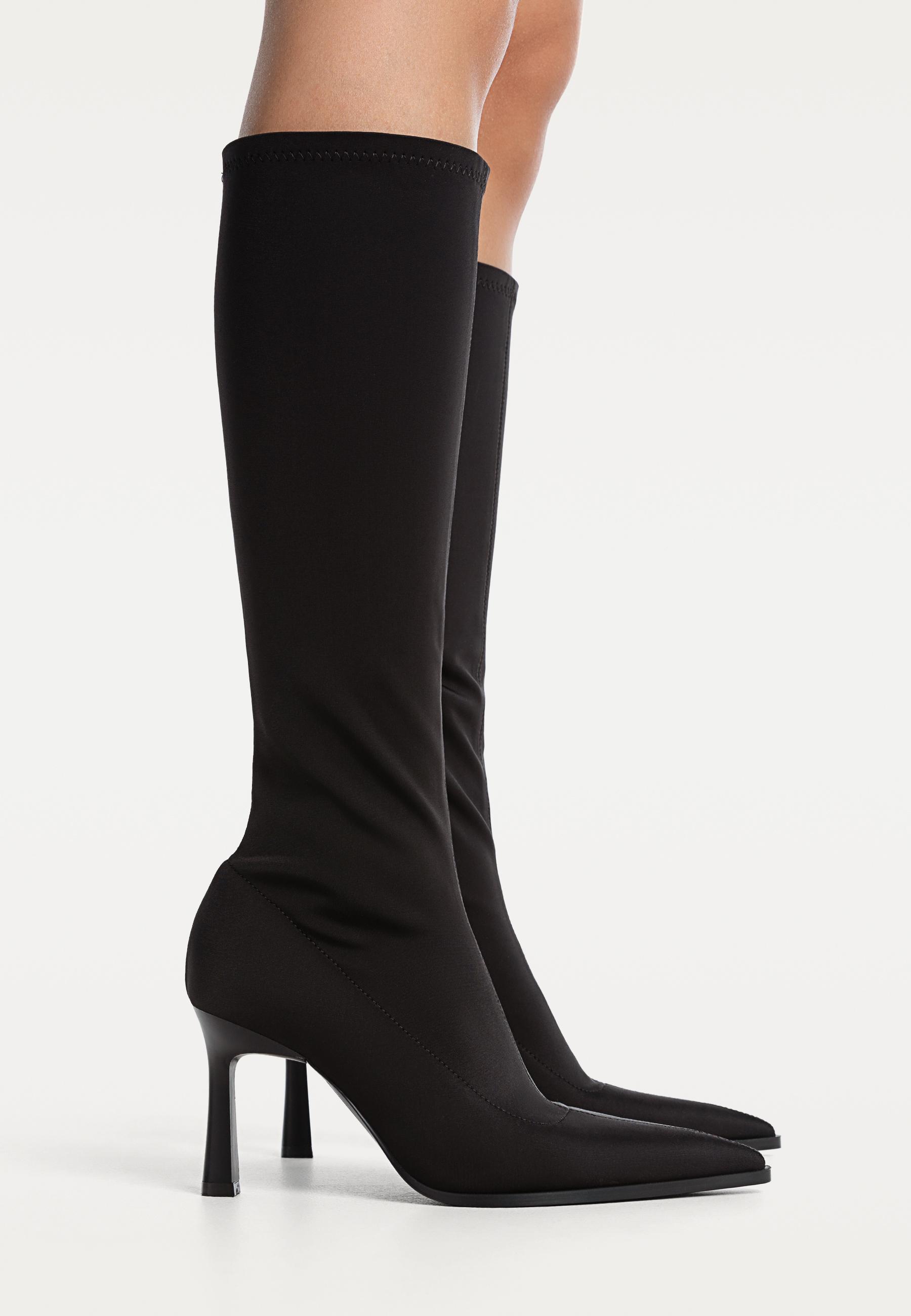 stradivarius botas altas negras