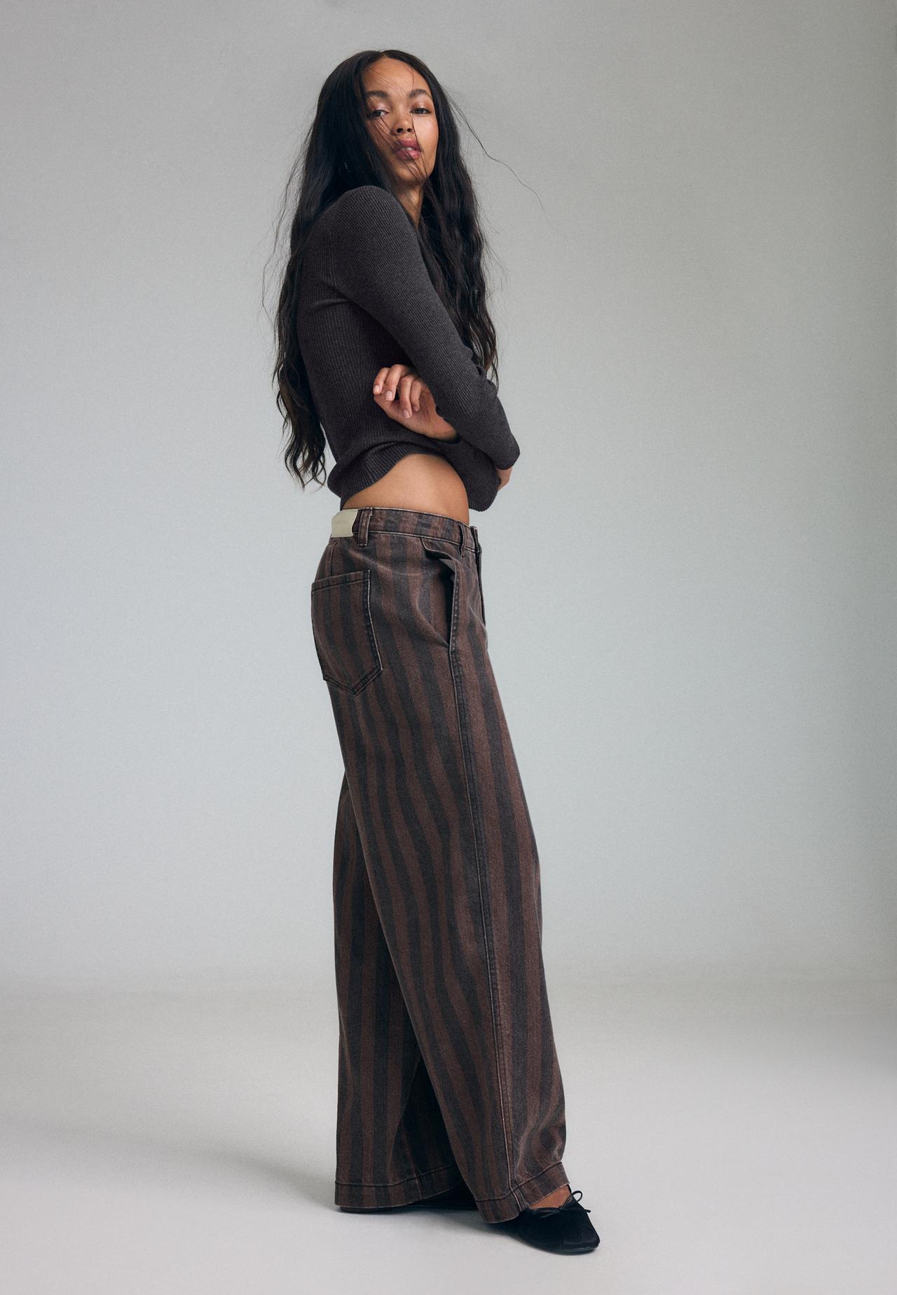Striped seam barrel trousers — Brown