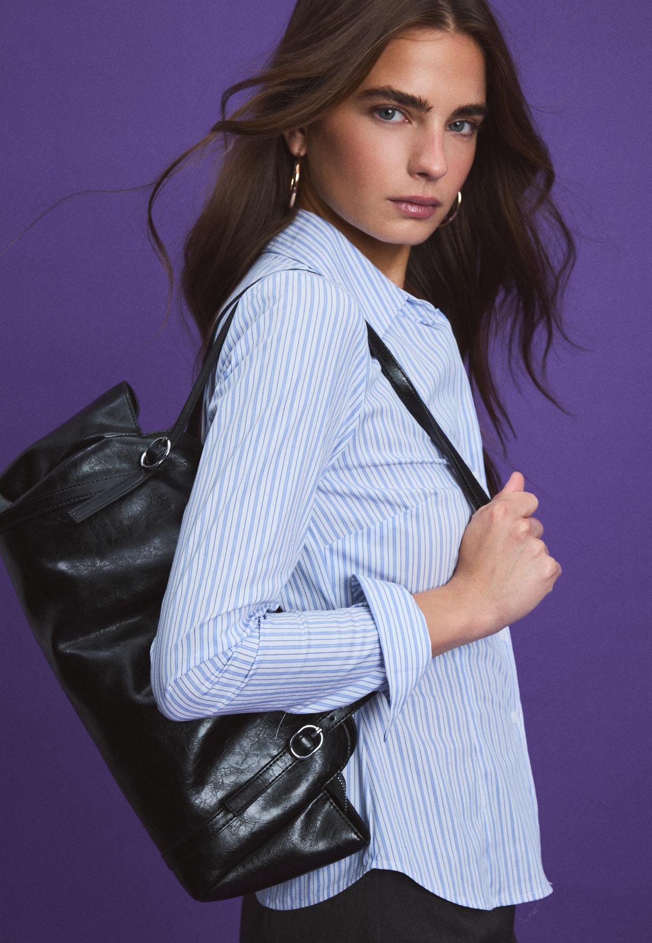 Buckle shoulder bag — Black