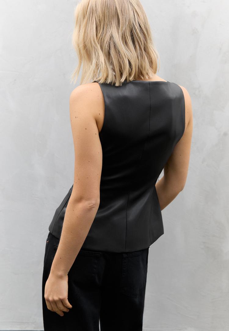 top escote cuadrado efecto piel