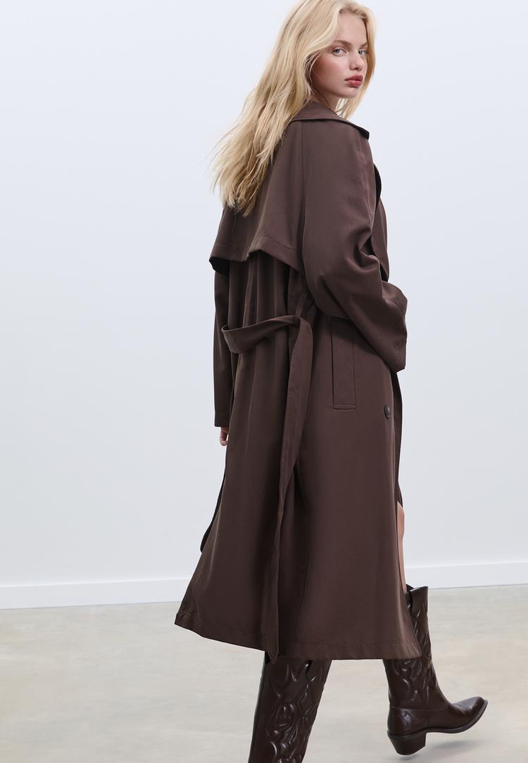 langer-flieender-oversize-trenchcoat