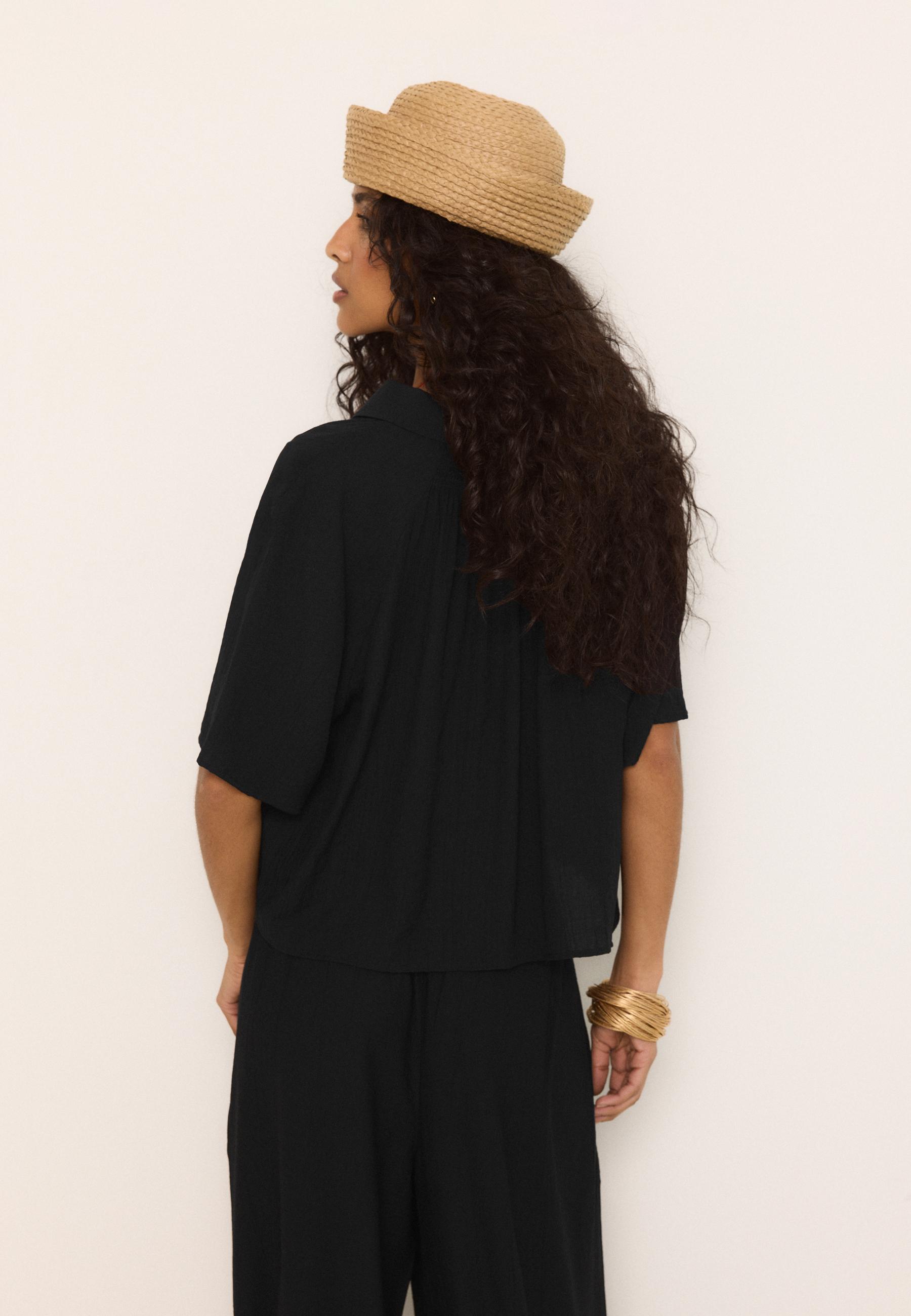 Button-up flowing shirt — Black