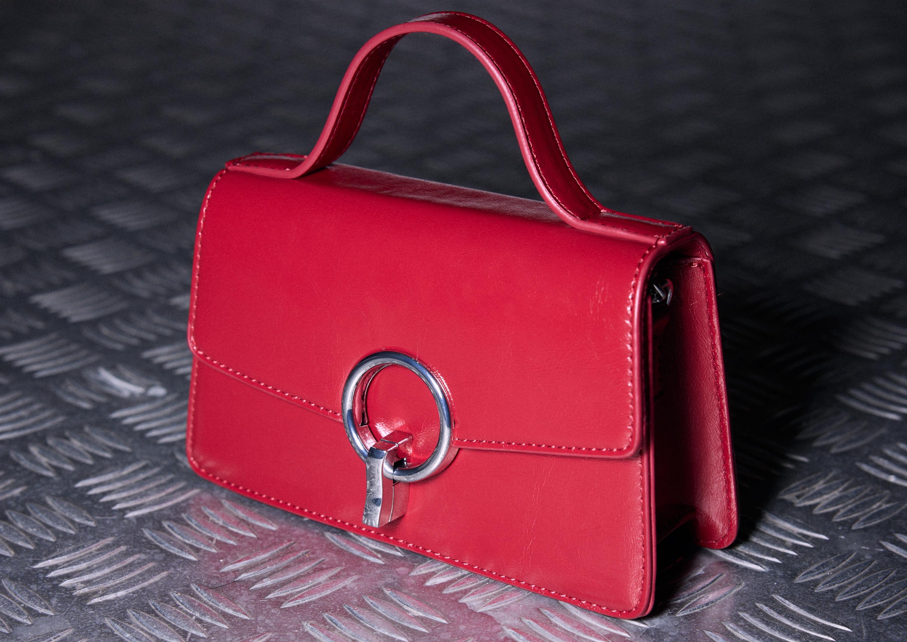 Round-clasp shoulder bag — Red