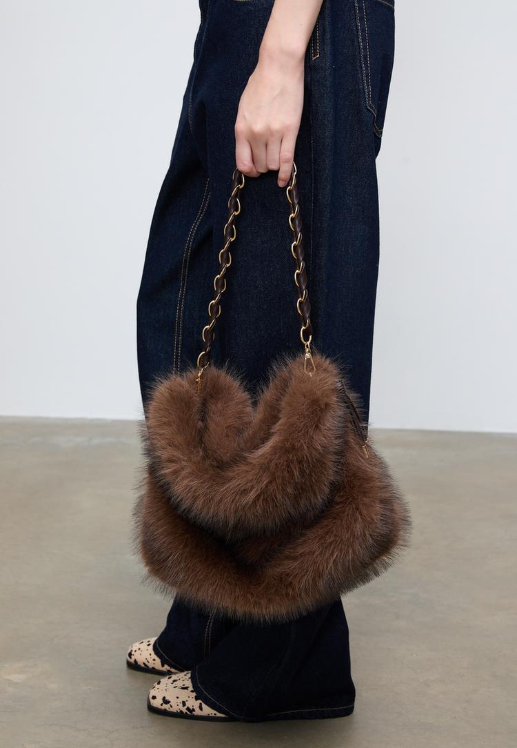 sac seau fausse fourrure avec chaine