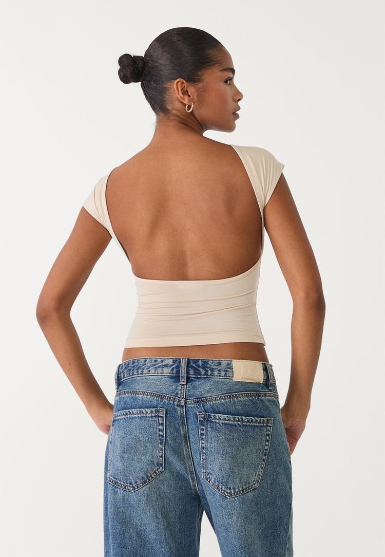 camiseta espalda descubierta