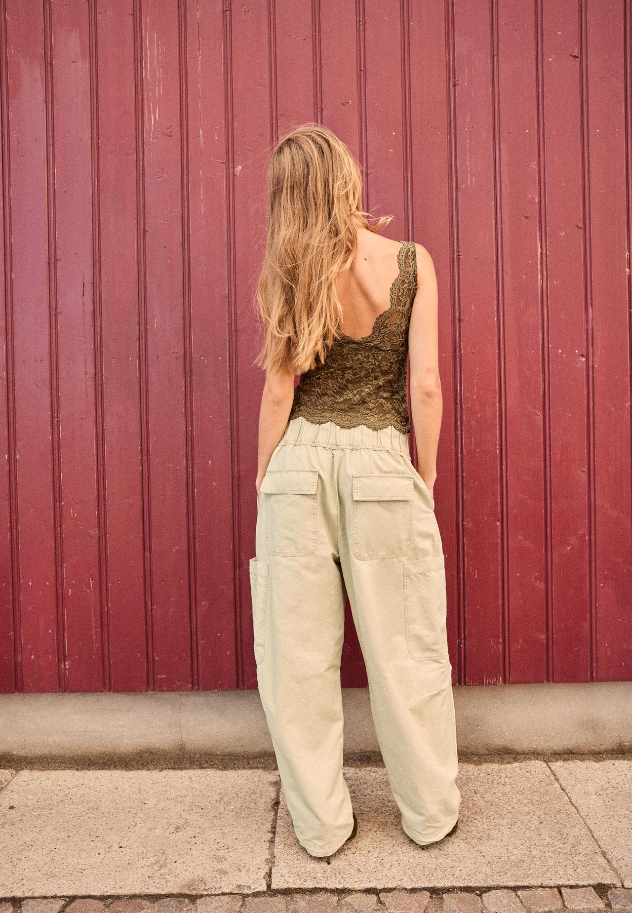 Voluminous cargo trousers with waist detail — Beige