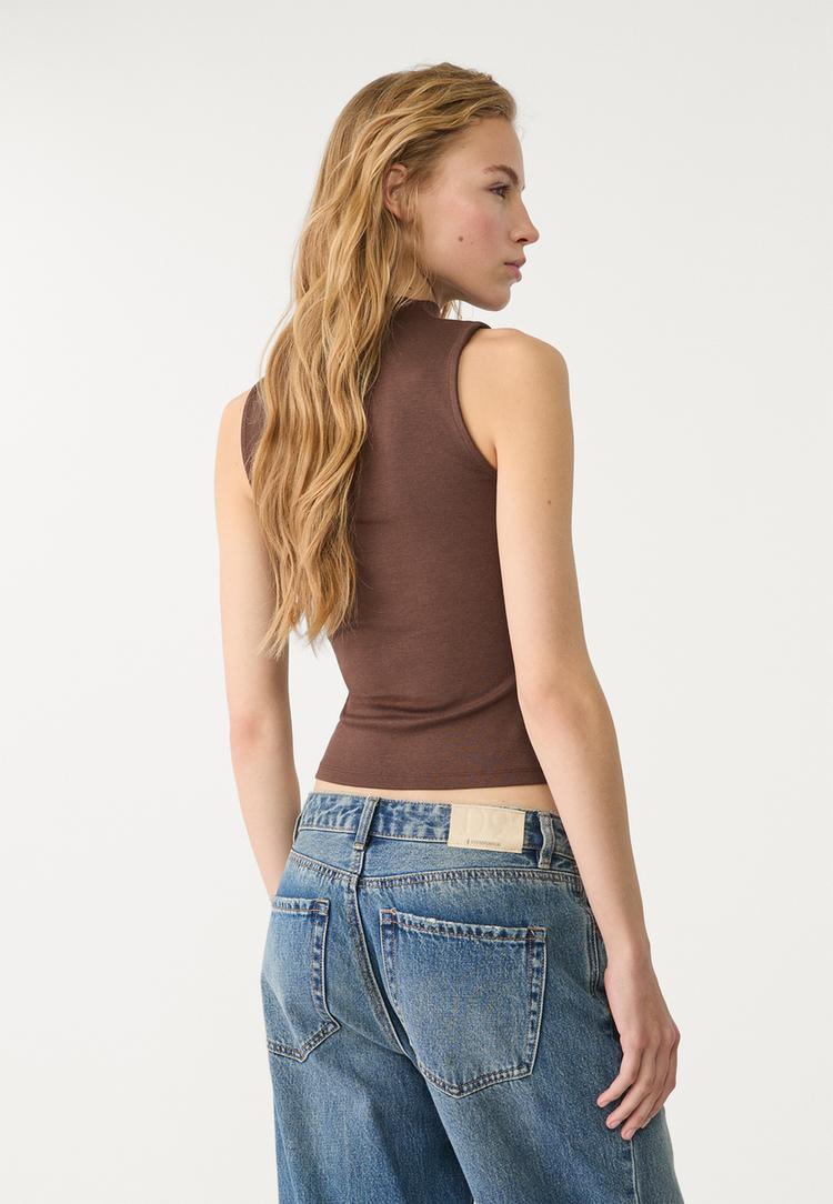 camiseta basica ajustada cuello perkins