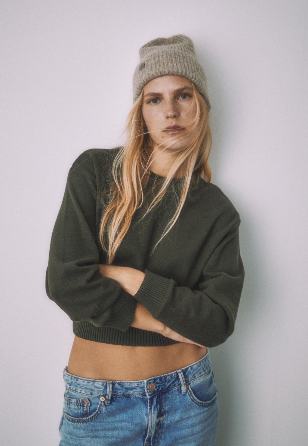 Πλεκτό πουλόβερ με ψηλό λαιμό