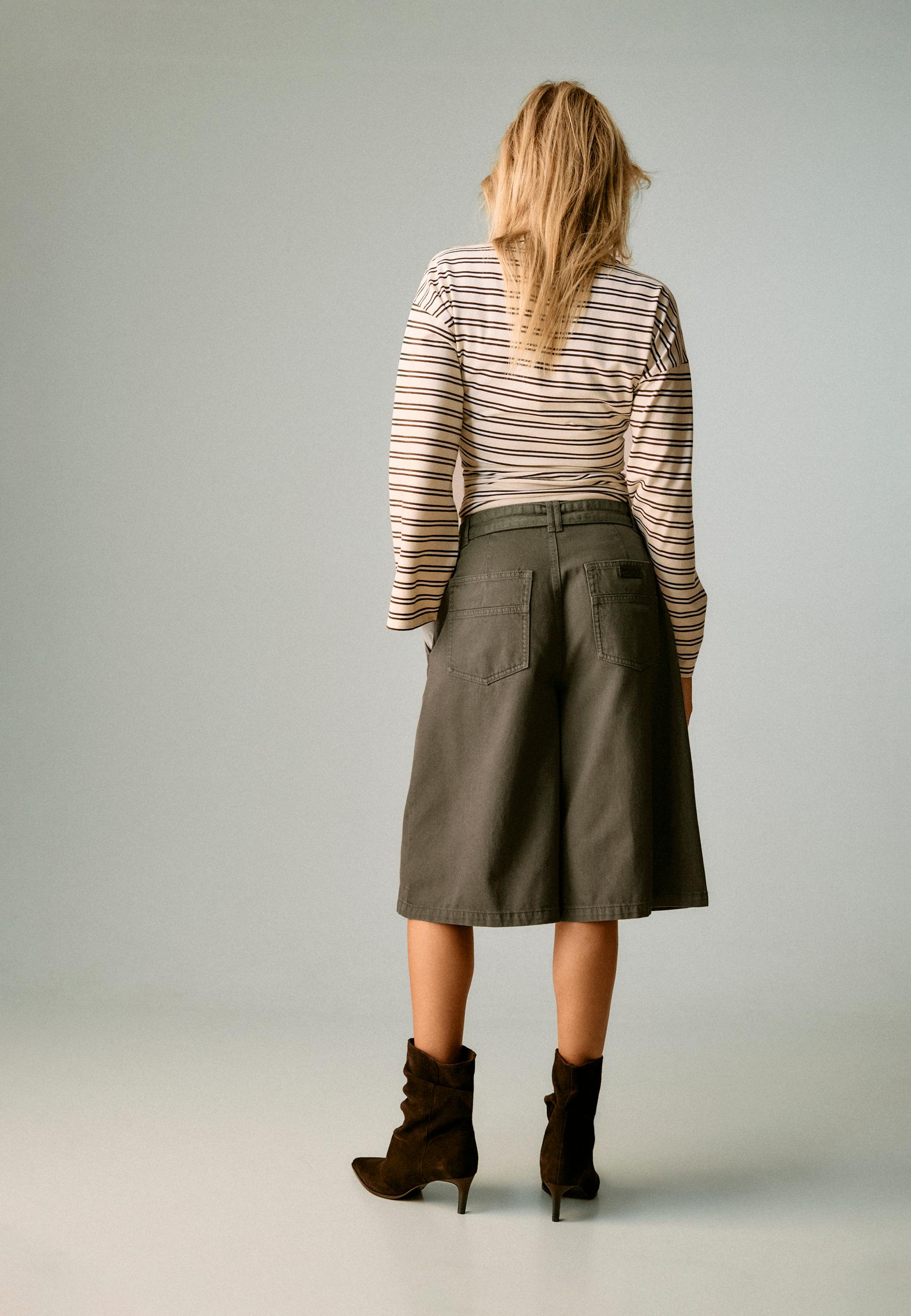 Baggy Bermuda shorts with belt — Khaki
