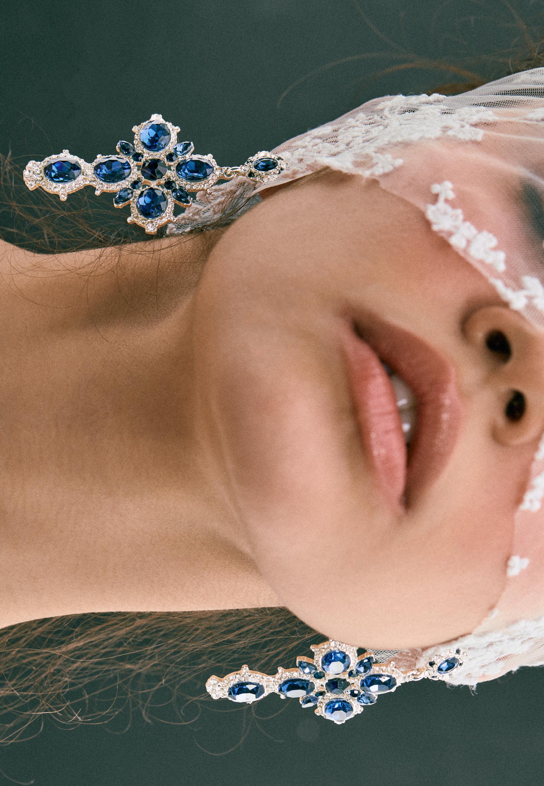 Jewelled cross earrings — Grey