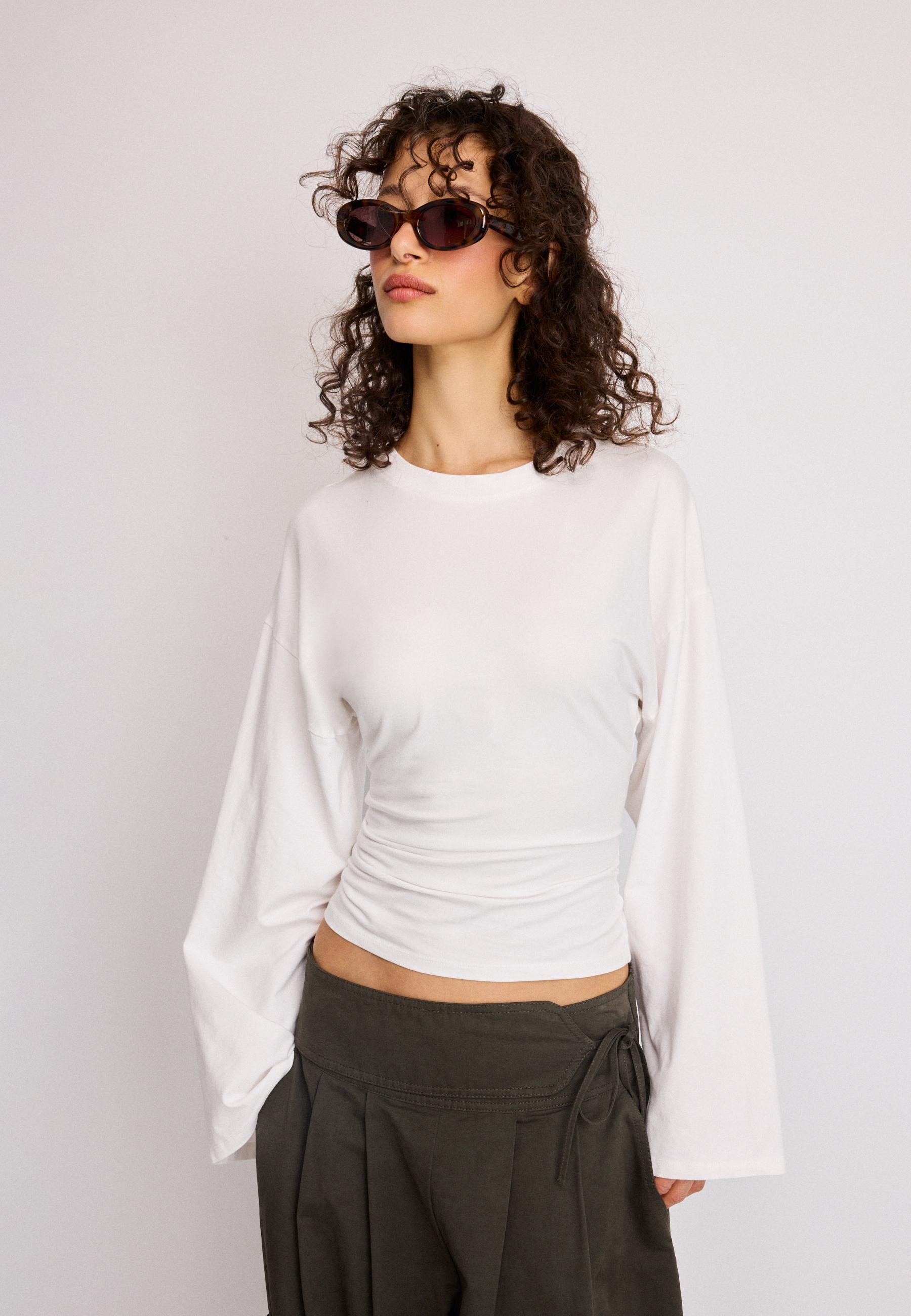 B11 Japanese-inspired long sleeve fitted waist T-shirt — Ecru