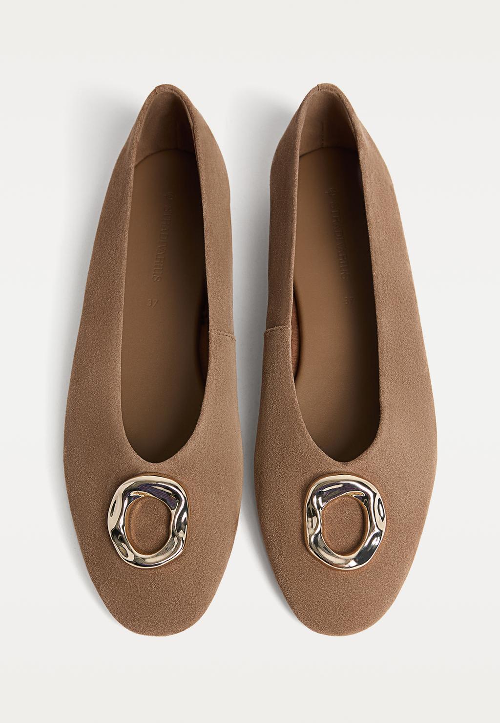 Split leather ballet flats with detail