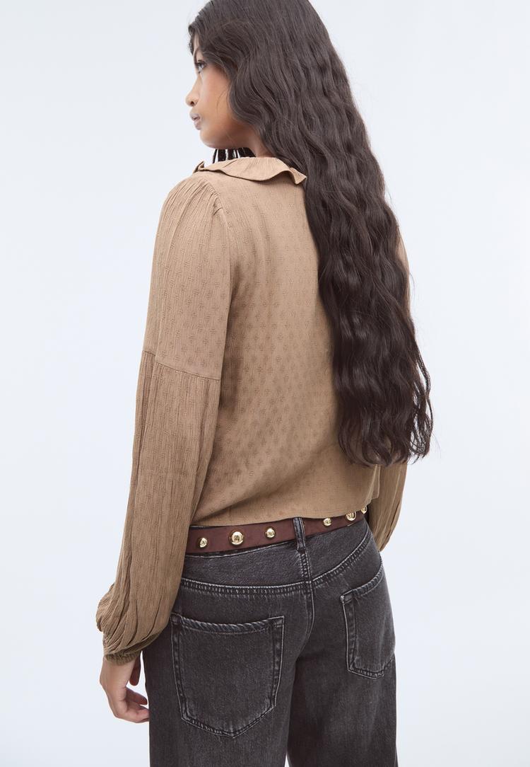 blusa fluida volantes