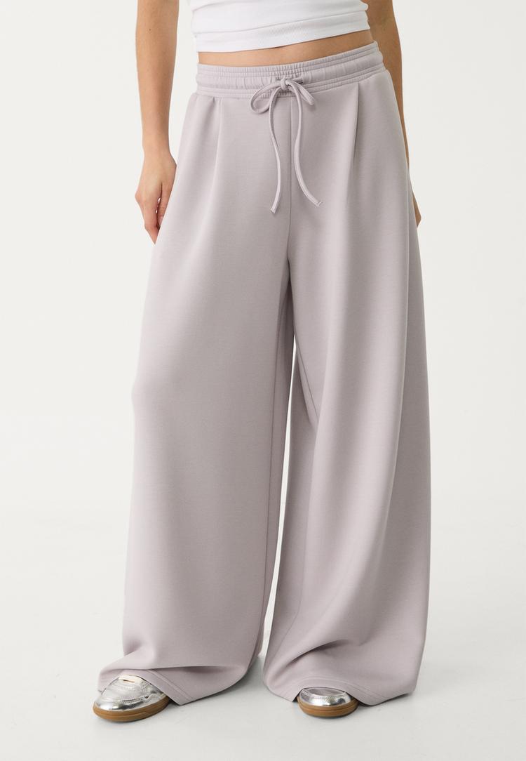 pantalon jogger pliegues tacto suave