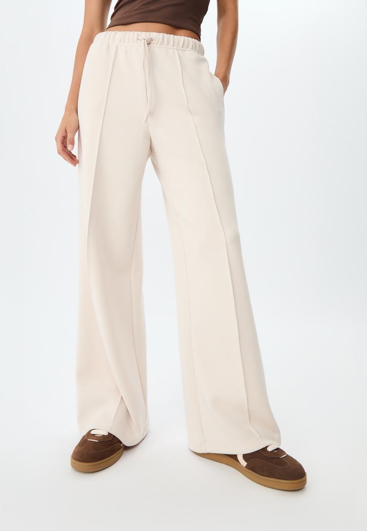 broek met wijde pijpen en naad van zachte stof