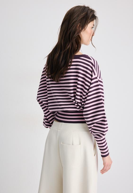 pull asymetrique en maille a bas cotele