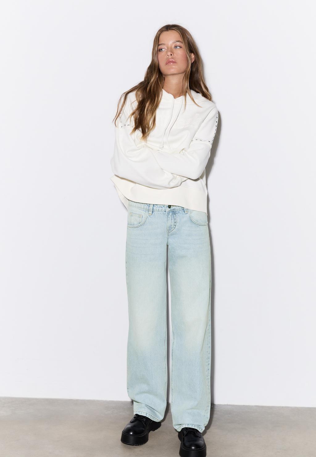 بنطال جينز بخصر منخفض وساق عريضة