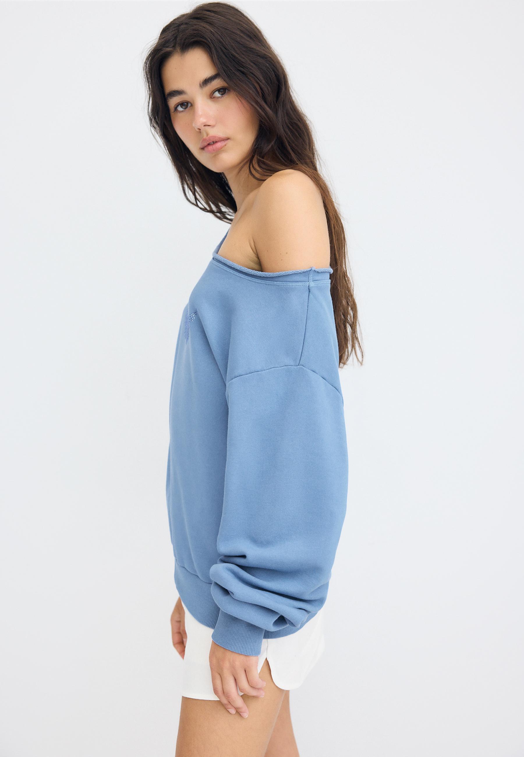 Boat neck sweatshirt with rhinestone wings — Sky blue