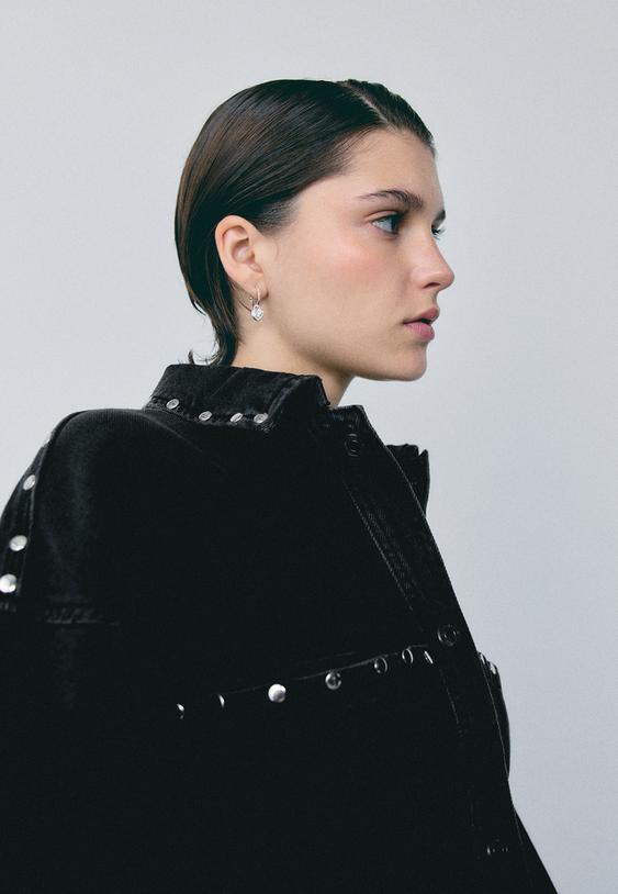 surchemise courte en jean a clous