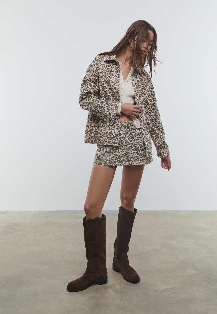 cazadora sarga bolsillos leopardo