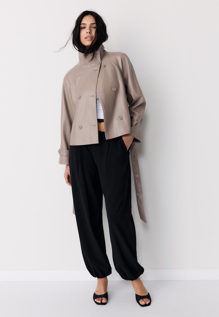 Къс Тренч От Изкуствена Кожа С Висока Яка