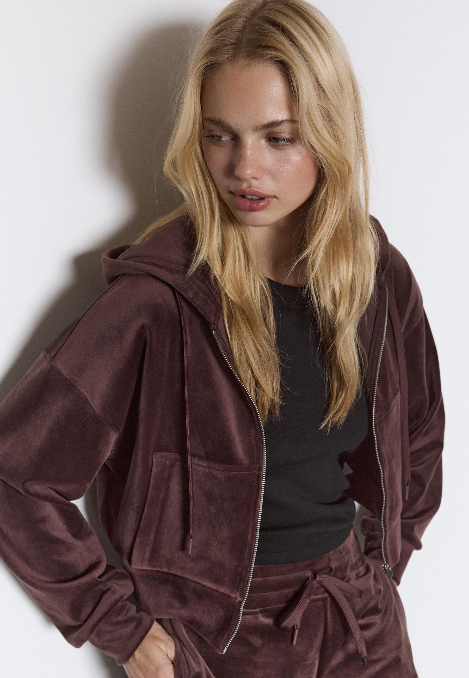 Velvet Zip-Up Hoodie - Women's fashion | Stradivarius Turkey