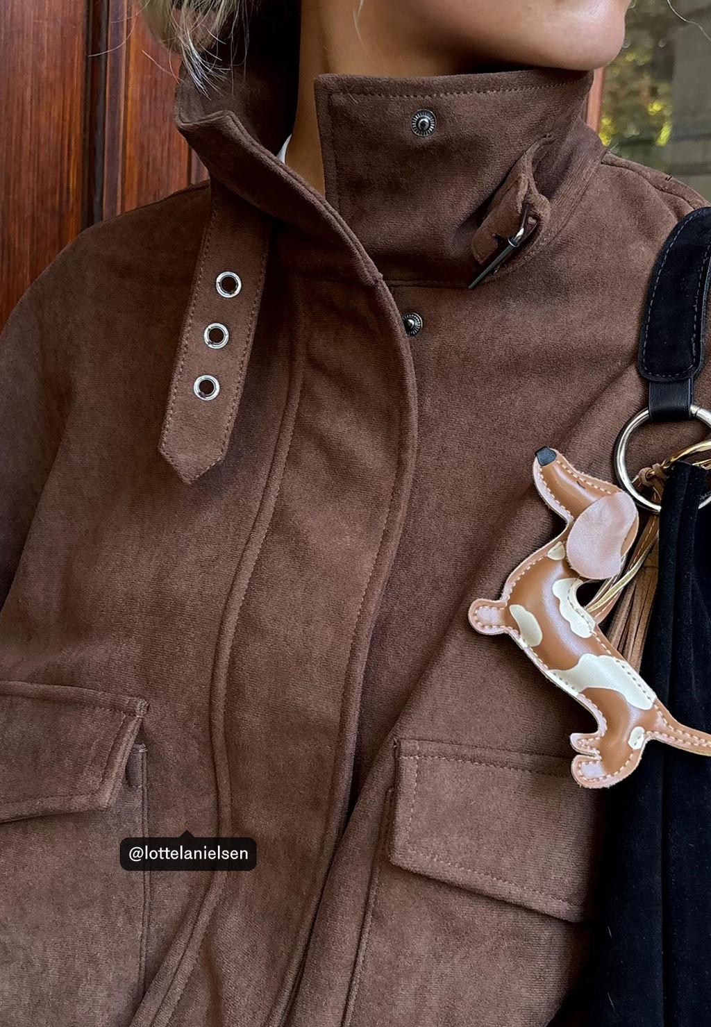 Llavero charm perro y flor