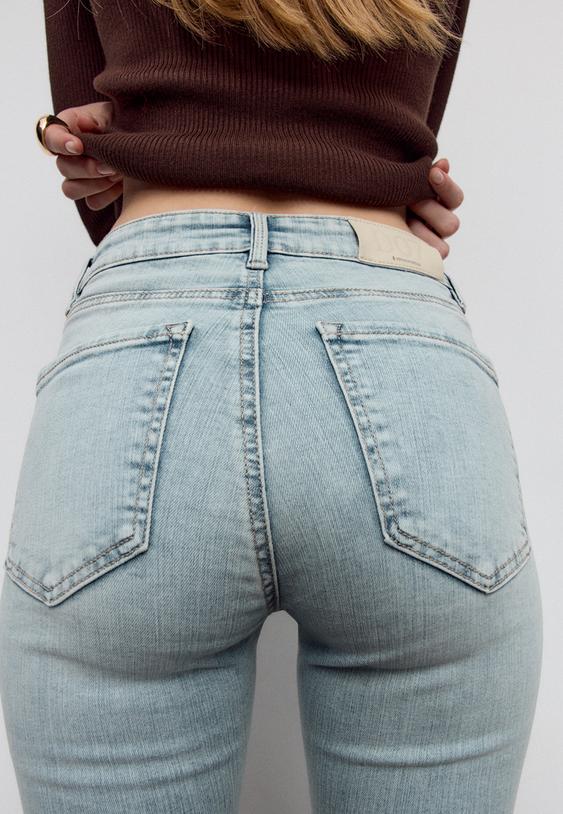 Stradivarius D07 Jeans Skinny Regular Waist Mittelblauer Washed-Look Im Hellen Jeansblau 38