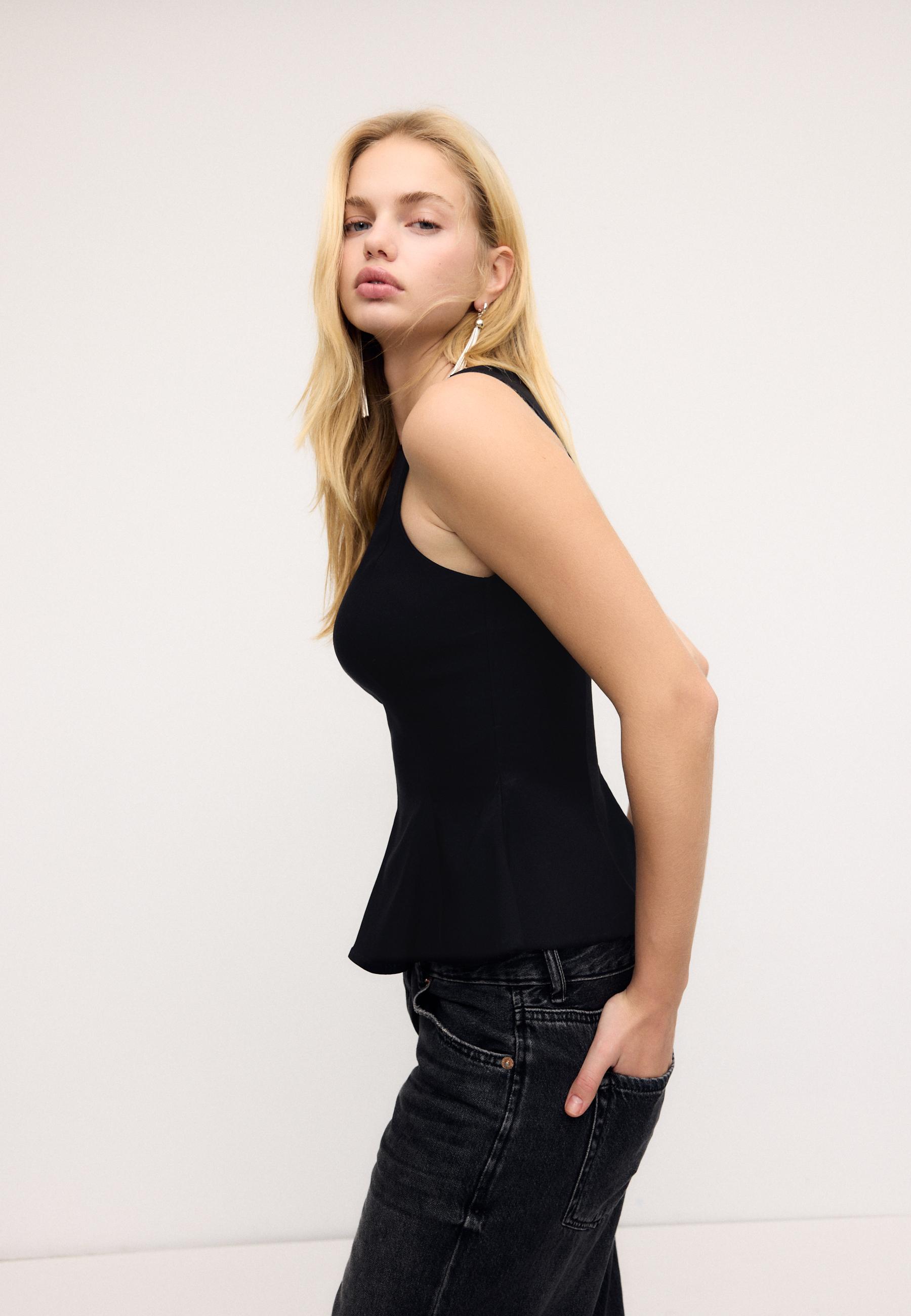 Sleeveless peplum top — Black