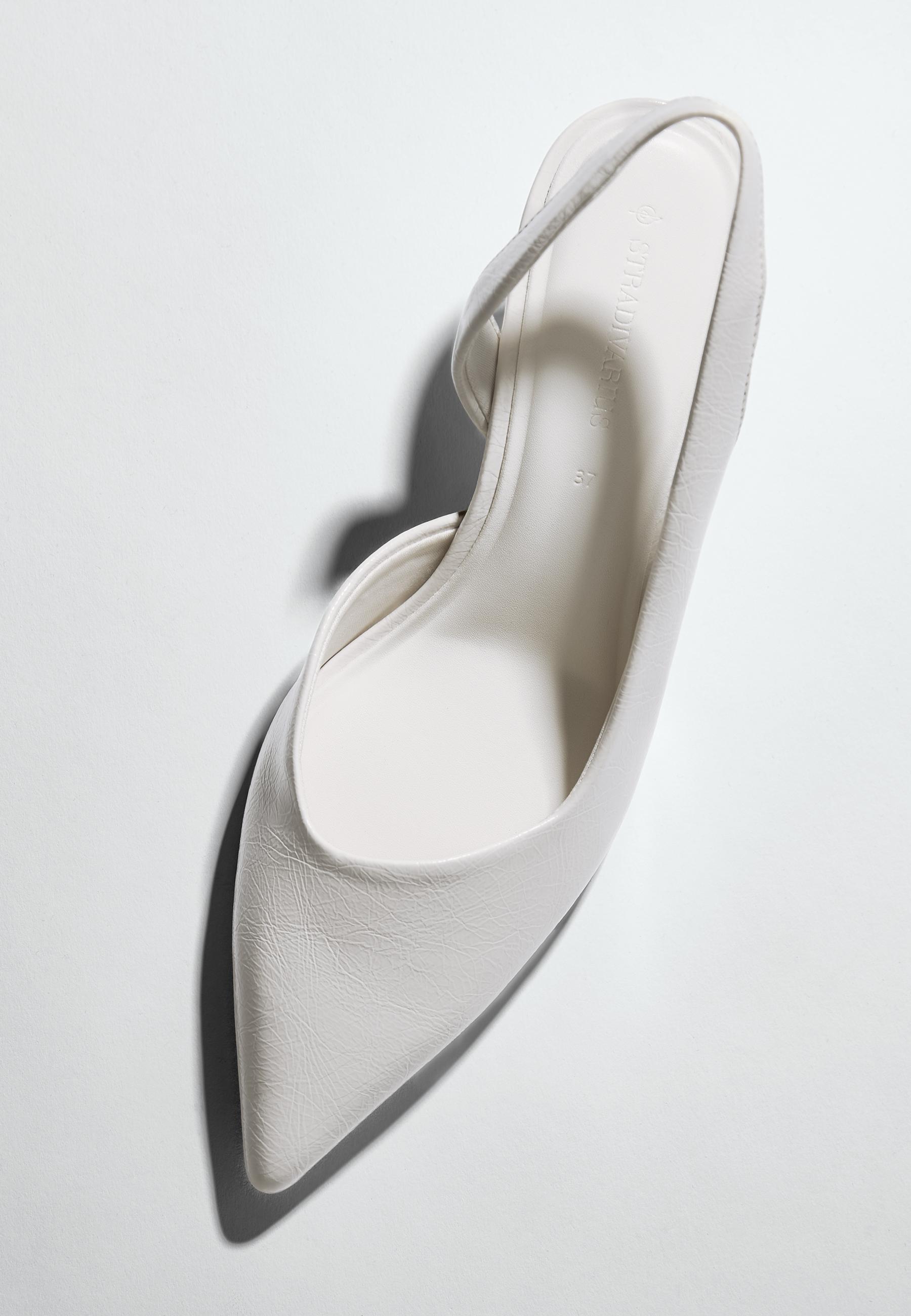 Basic kitten heel shoes — ECRU