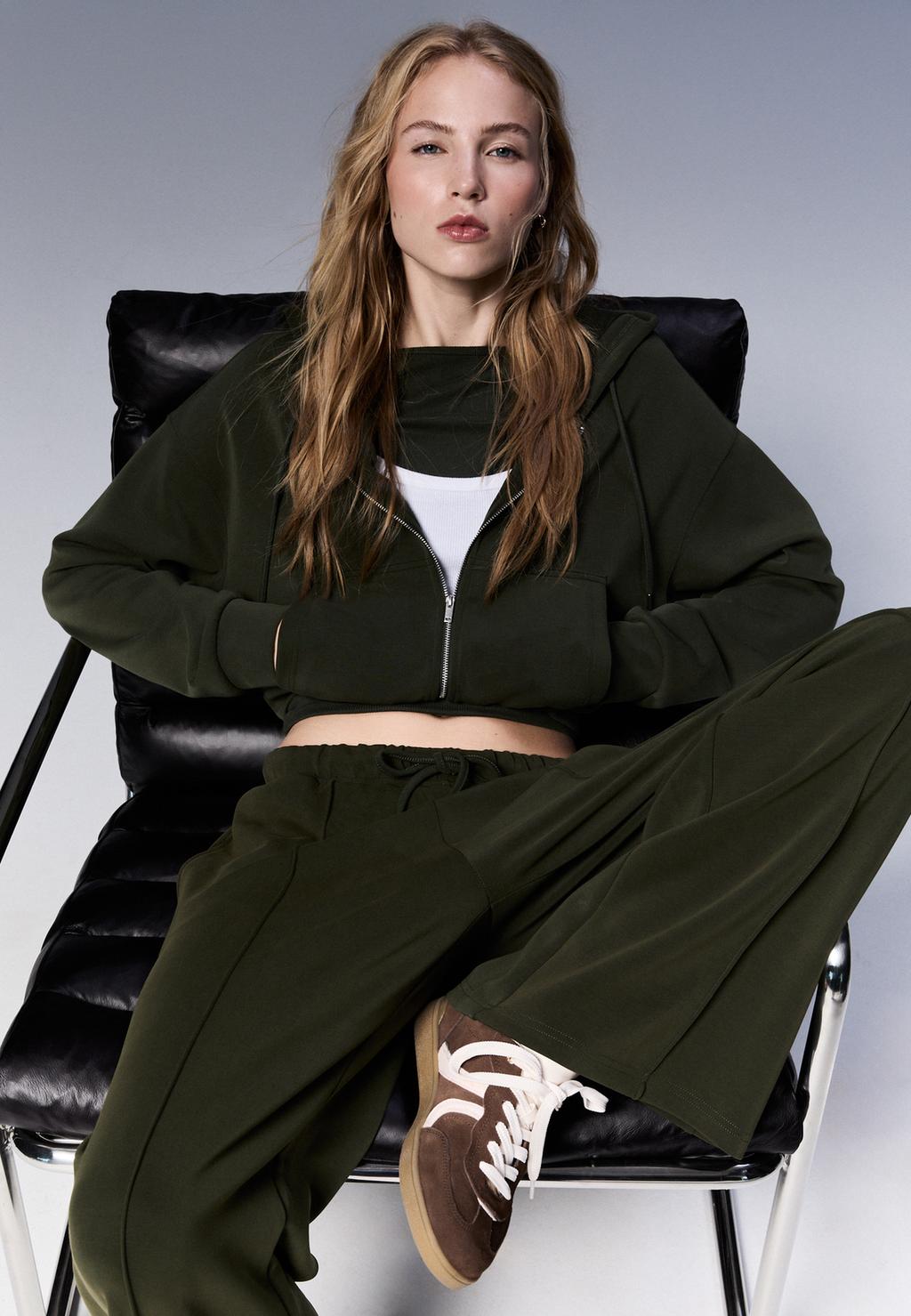 Φούτερ με φερμουάρ και απαλή υφή