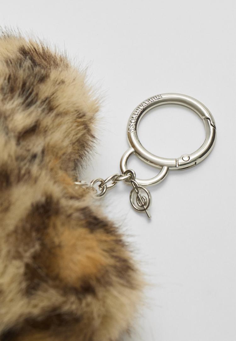 charm con cuore in pelliccia sintetica