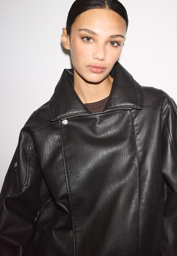 cazadora oversize solapa efecto piel