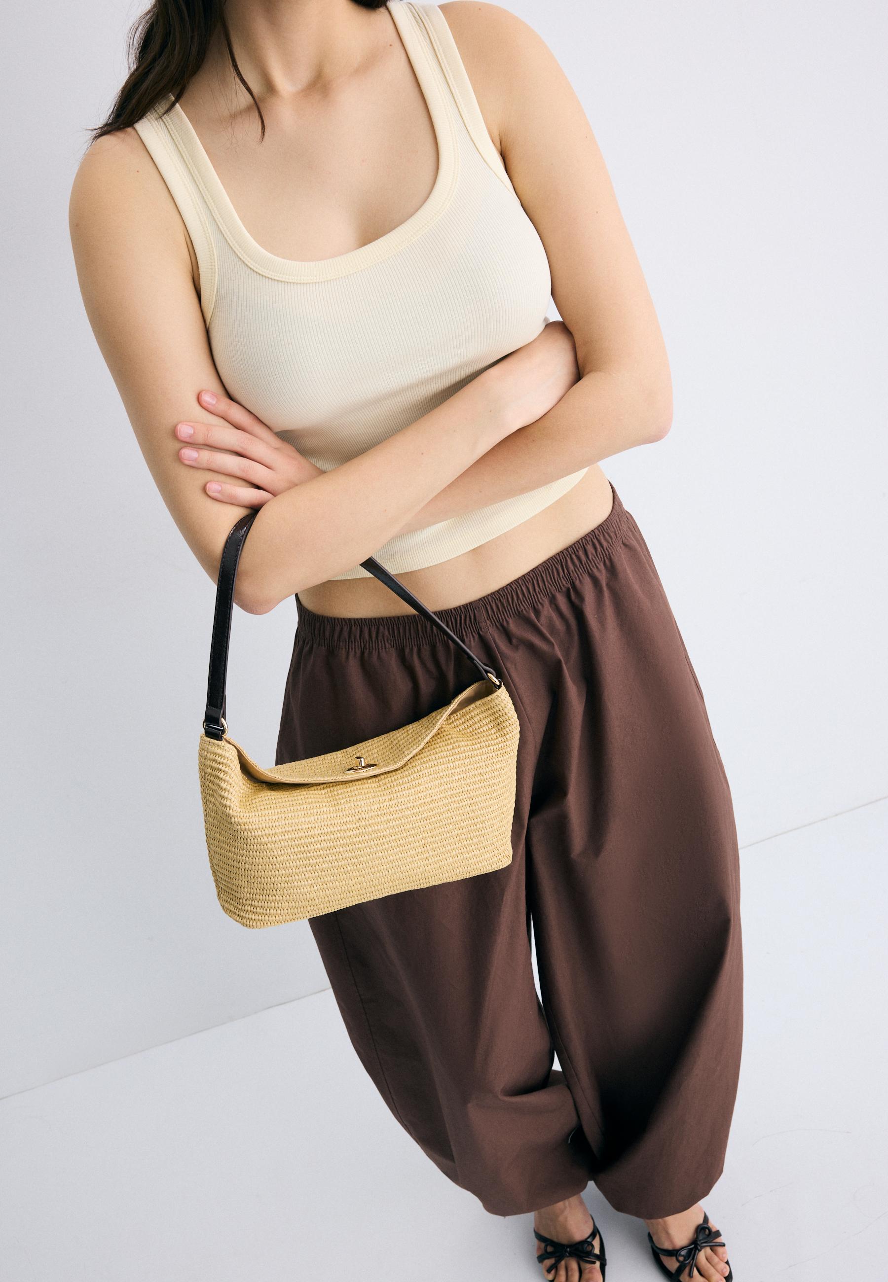 Crochet shoulder bag with metal fastening — Ecru