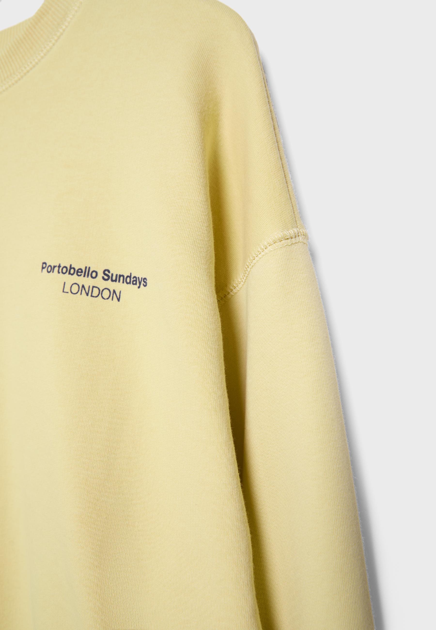 Long sleeve round neck text sweatshirt — Pastel yellow