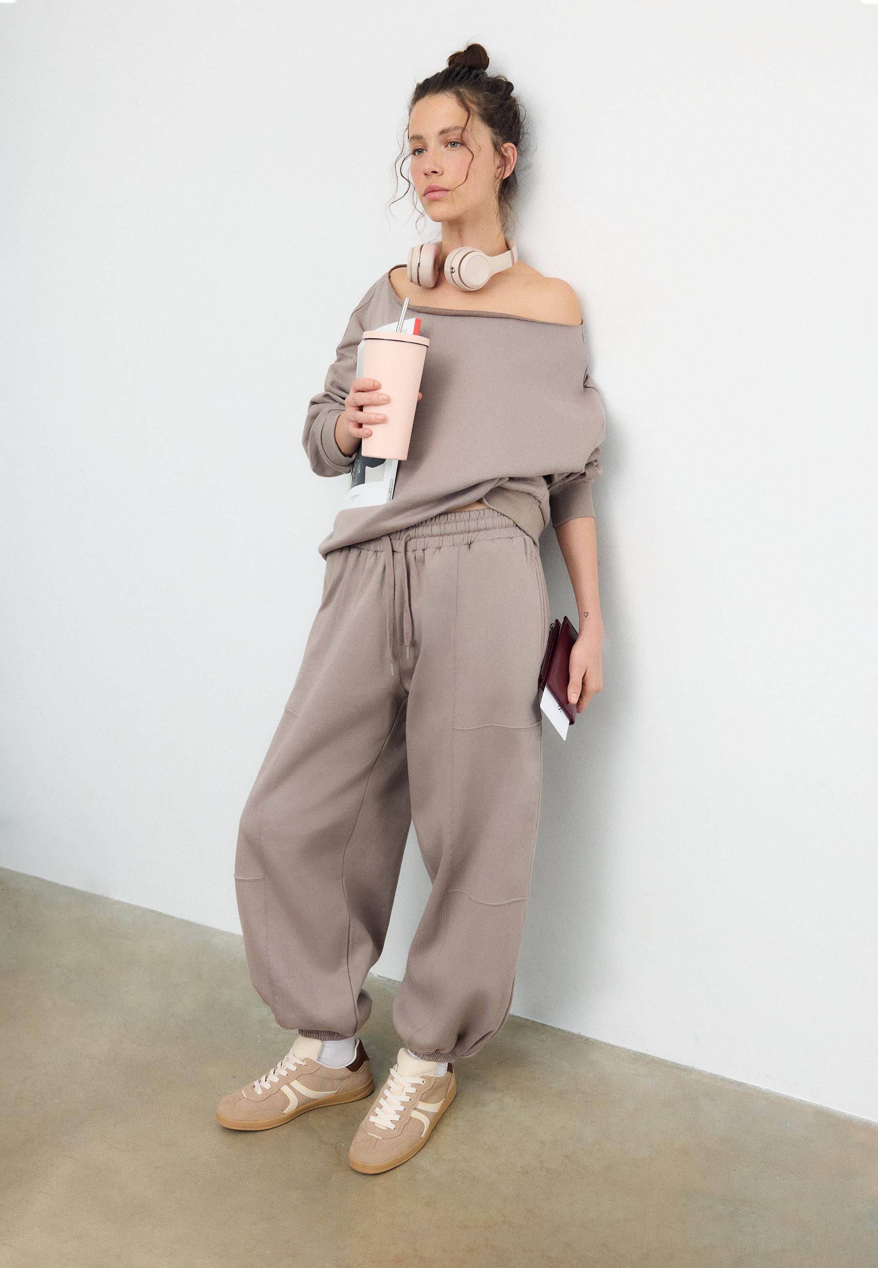 Plush balloon jogger trousers — Beige