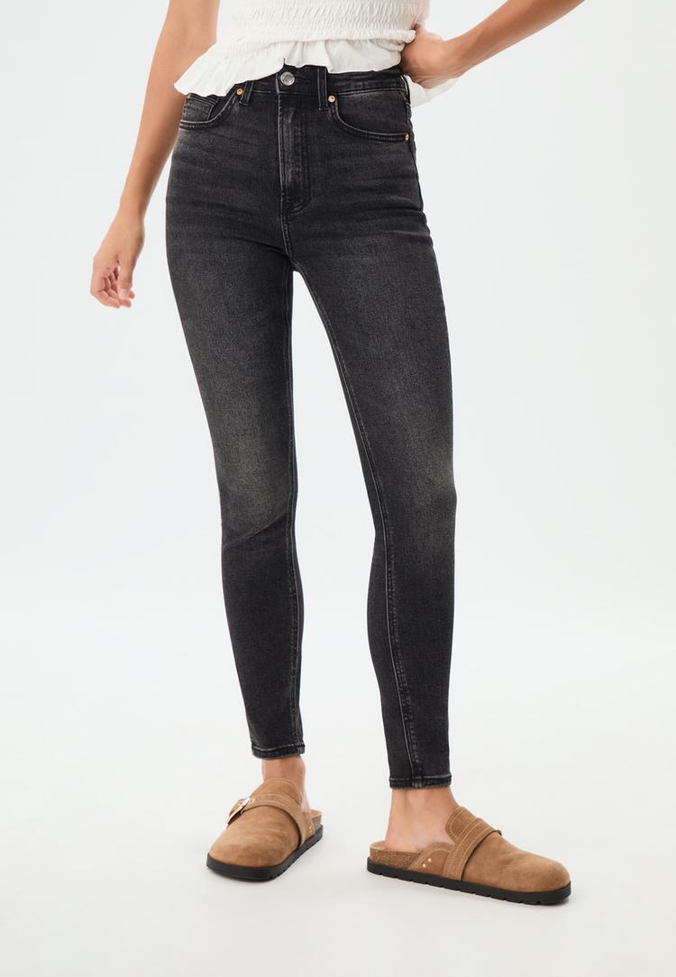 d09-skinny-jeans-mit-sehr-hohem-bund