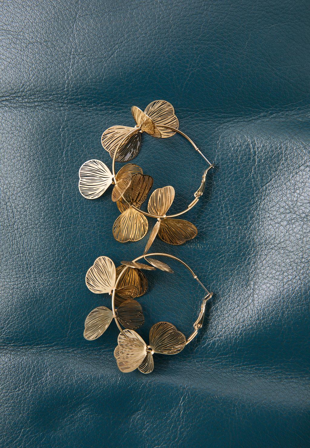 Flower hoop earrings