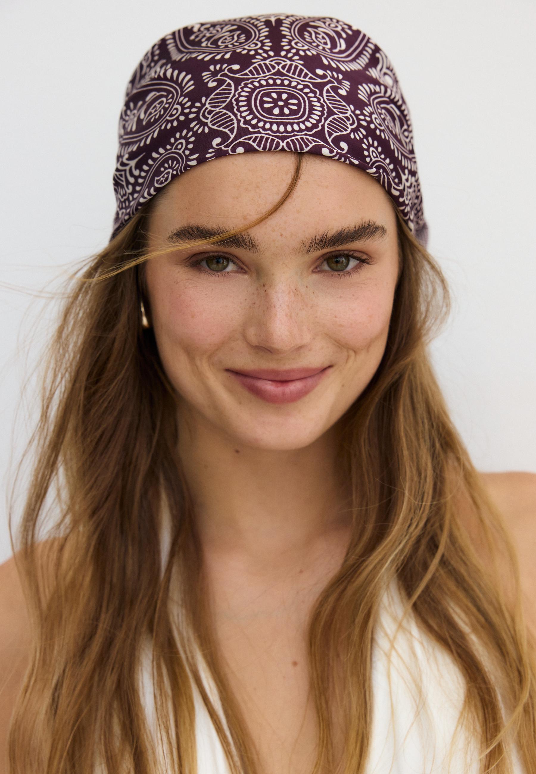 Small paisley scarf — Burgundy