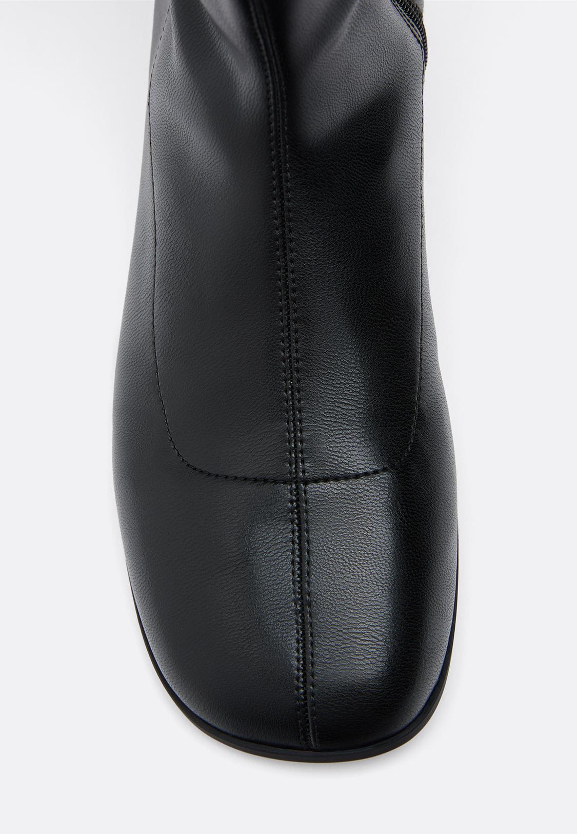 Flat fitted boots Women's fashion Stradivarius Jordan